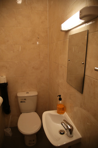 Bathroom 3, Portsmouth Inns, Portsmouth
