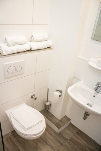 Bathroom 4, Hotel Stern, Düsseldorf