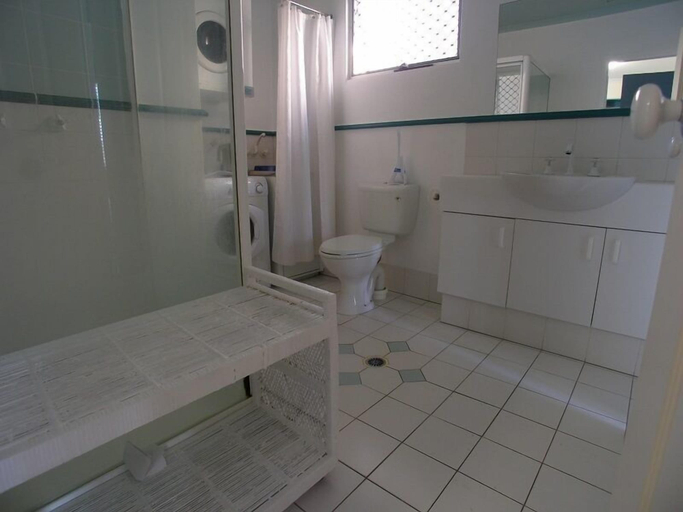 Bathroom 5, Pacific Sands Holiday Apartments, Cairns