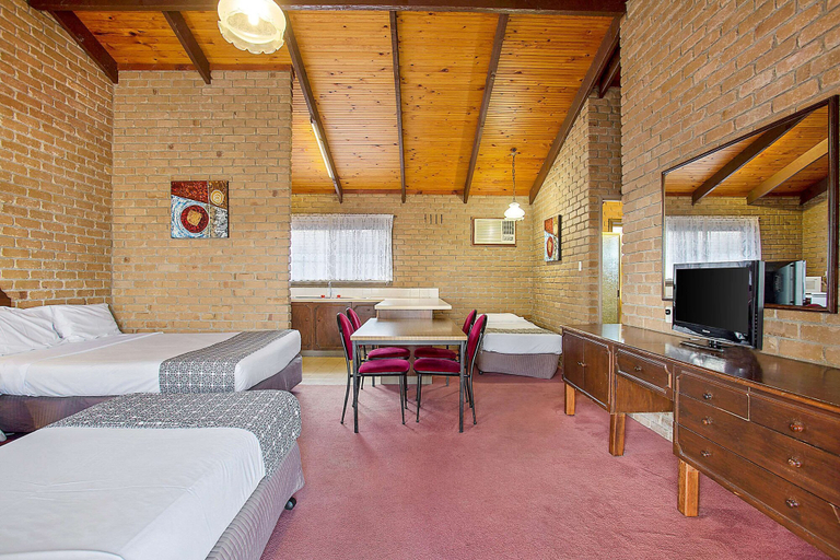 Bedroom 3, Goldfields Motel Stawell, N. Grampians - Stawell