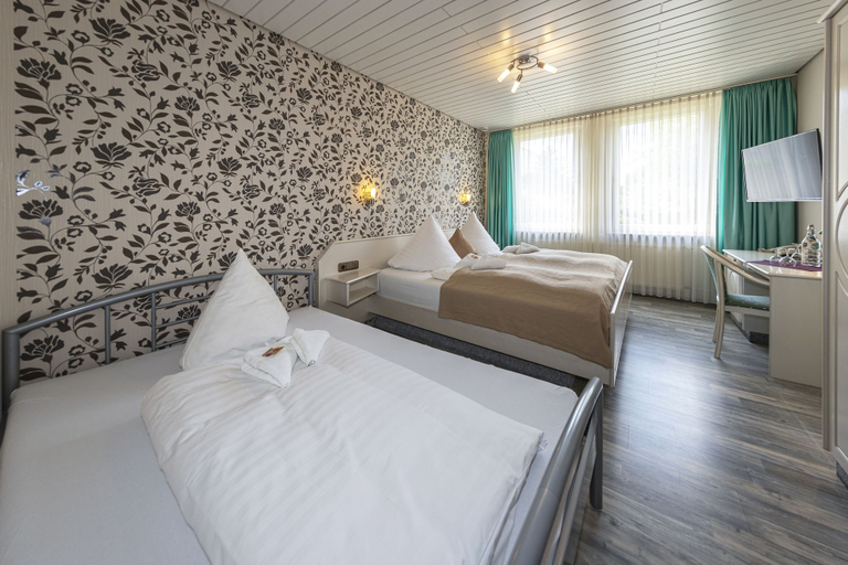 Bedroom 5, Restaurant & Landhotel Zum Niestetal, Kassel