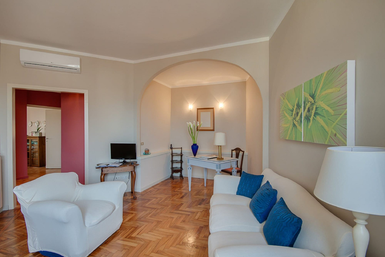Living area 5, Carolina, Florence