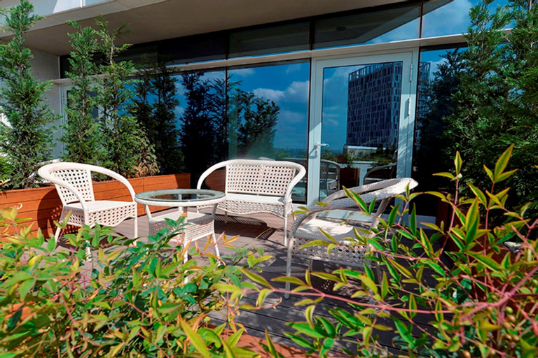 Exterior & Views 22