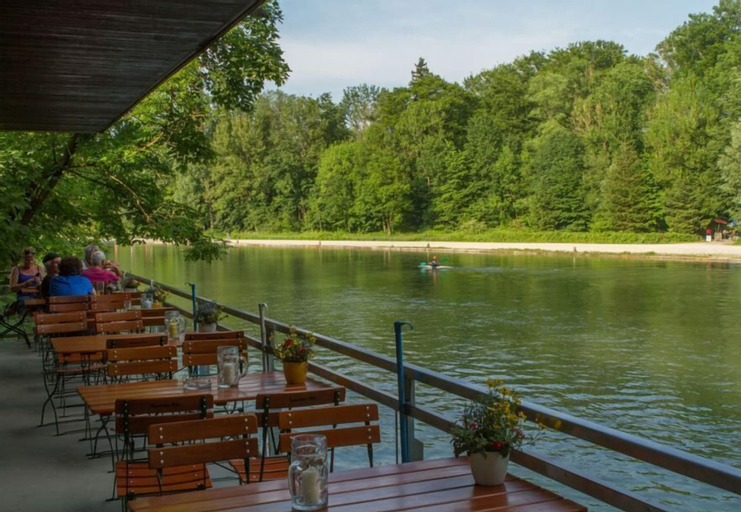 Munich Camping Glamping and Dorms, München