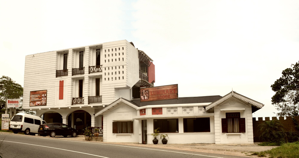 Exterior & Views
