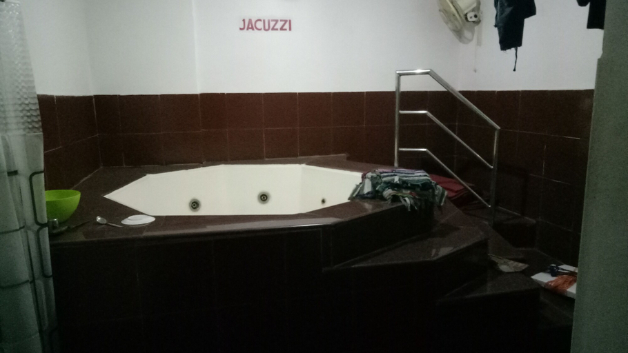 Bathroom 5, Hotel Moti Mahal , Dakshina Kannada