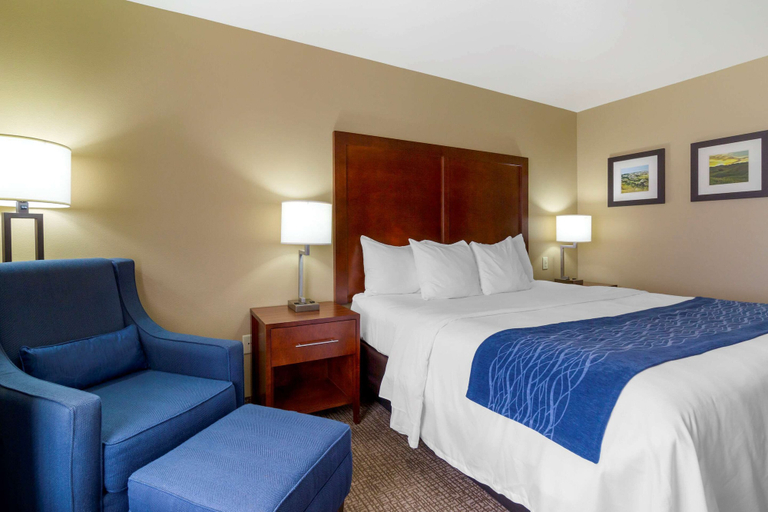 Bedroom 3, Comfort Inn & Suites Mandan - Bismarck, Morton