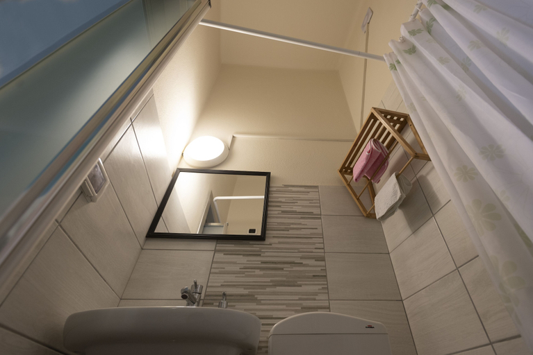 Bathroom 5, Porte ad Arco, Cuneo