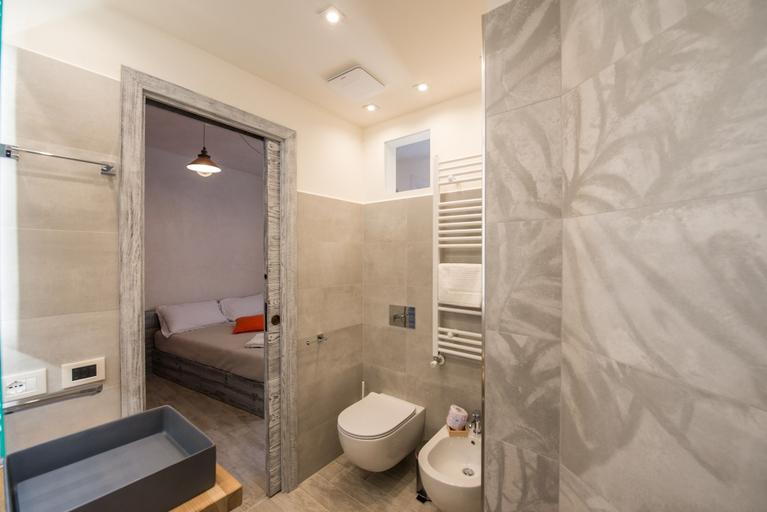 Bathroom 3, Domo Pro Vois, Nuoro