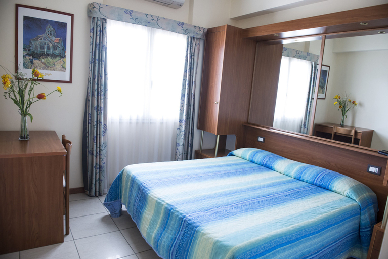 Bedroom 3, Hotel Gabbiano, Fermo