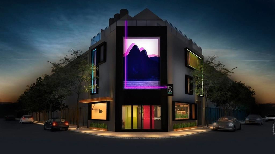 Exterior & Views