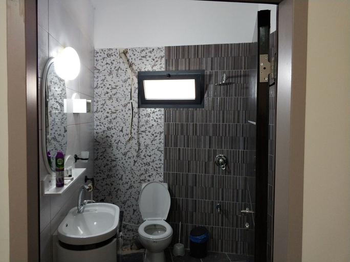 Bathroom 4, Cana Palace