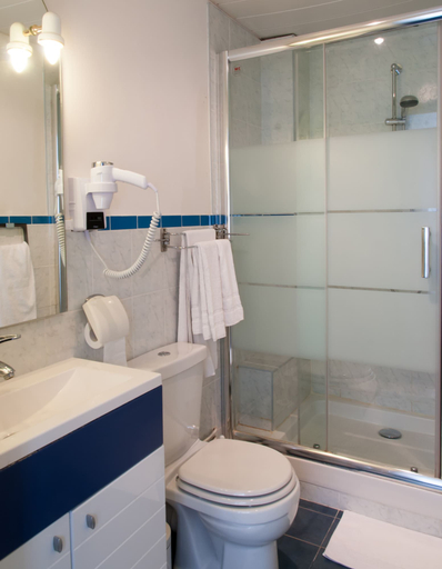 Bathroom 3, Royal Hôtel, Yvelines