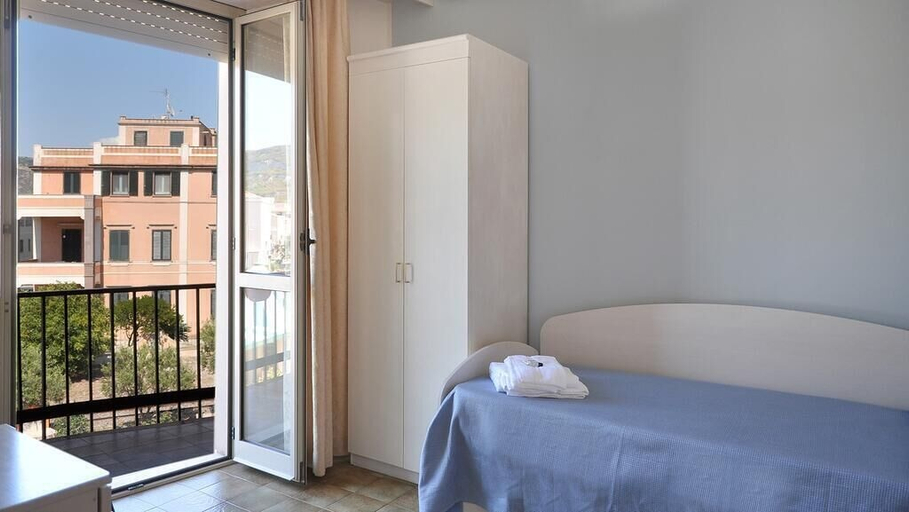 Bedroom 4, Hotel Al Gabbiano, Oristano