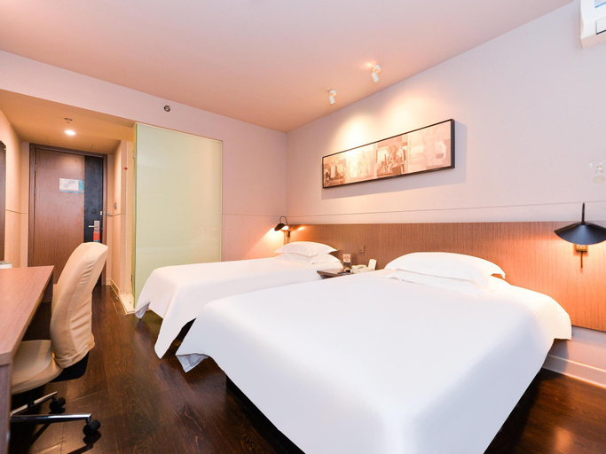 Bedroom 12