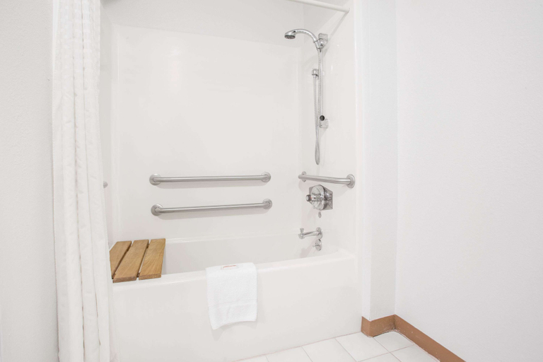Bathroom 4, Super 8 by Wyndham Independence IA, Buchanan