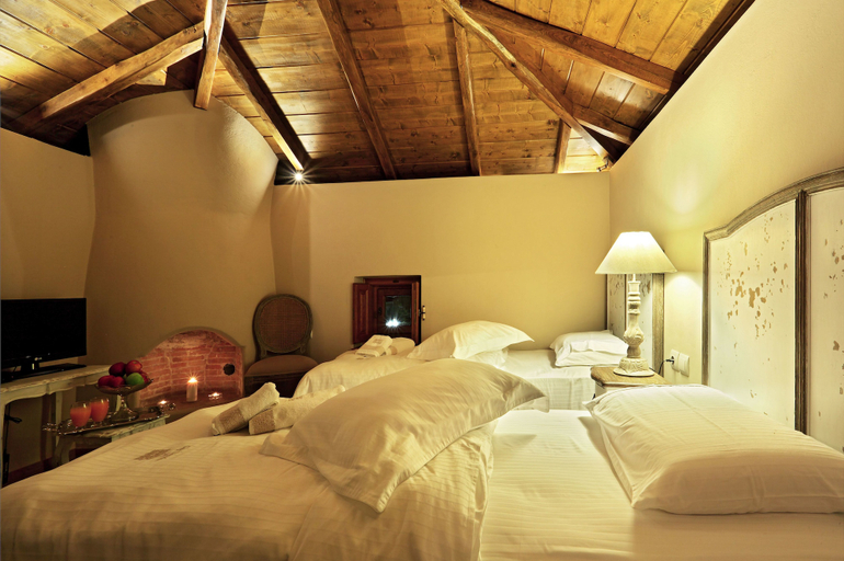 Bedroom 3, Archontiko Chioti, Peloponnese
