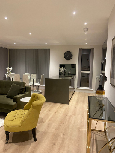 Others 4, Marvelous 3 Bed Penthouse in Kewbridge, London
