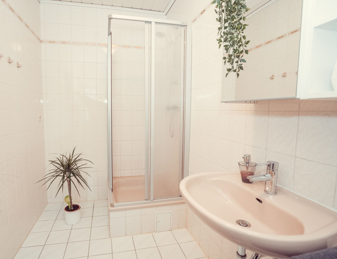 Bathroom 5, Auberge Leipzig, Leipzig