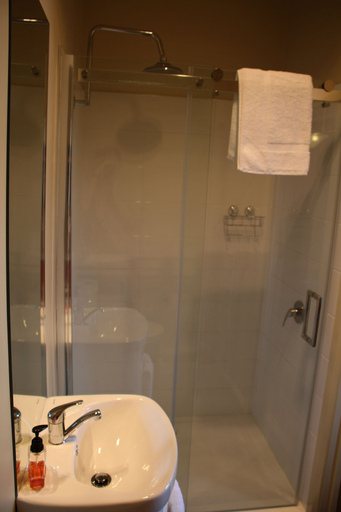 Bathroom 4, The Tasmanian Inn, Hobart