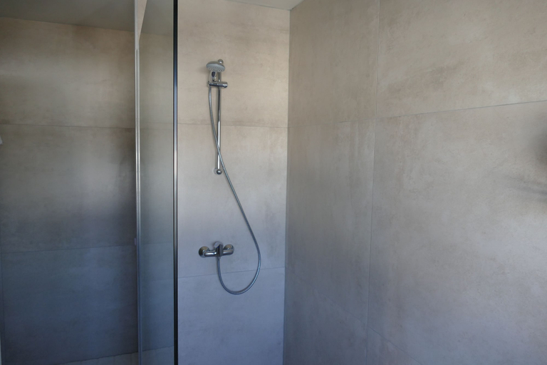 Bathroom 5, Hotel Monte Cristo, Limburg
