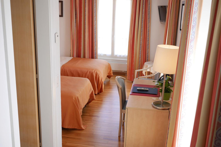 Bedroom 3, Auberge Aux Deux Sapins, Morges