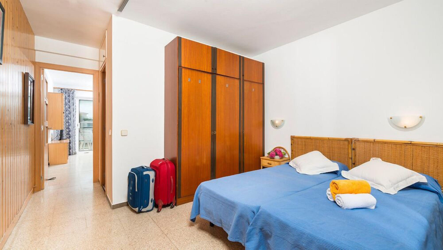 Bedroom 2, Apartamentos Remo, Girona