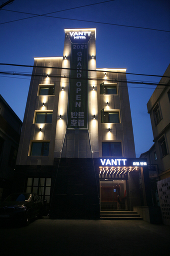 Exterior & Views 2, Vantt Hotel, Buk