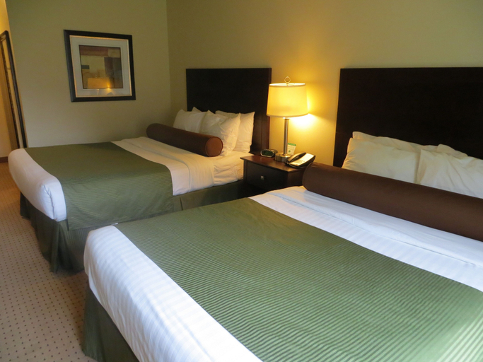 Bedroom 3, Cobblestone Inn & Suites - Brillion, Calumet