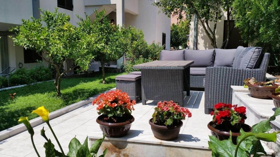 Others 5, Apartments Radulovic