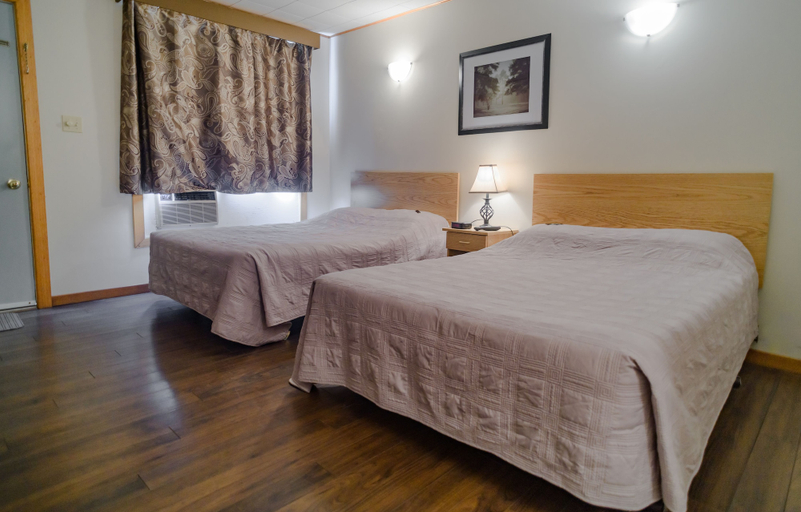 Bedroom 2, Winds Motel, Kings