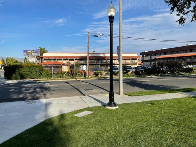 Exterior & Views 2, Bel Air Motor Hotel, Orange