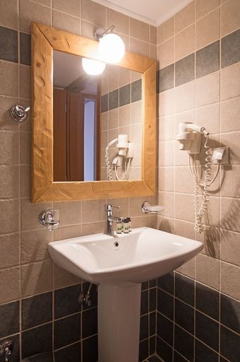Bathroom 5, Alpine Aria, West Greece