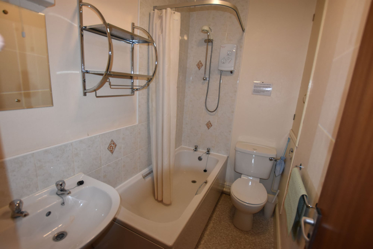 Bathroom, Brialene Holiday Apartments, North Yorkshire