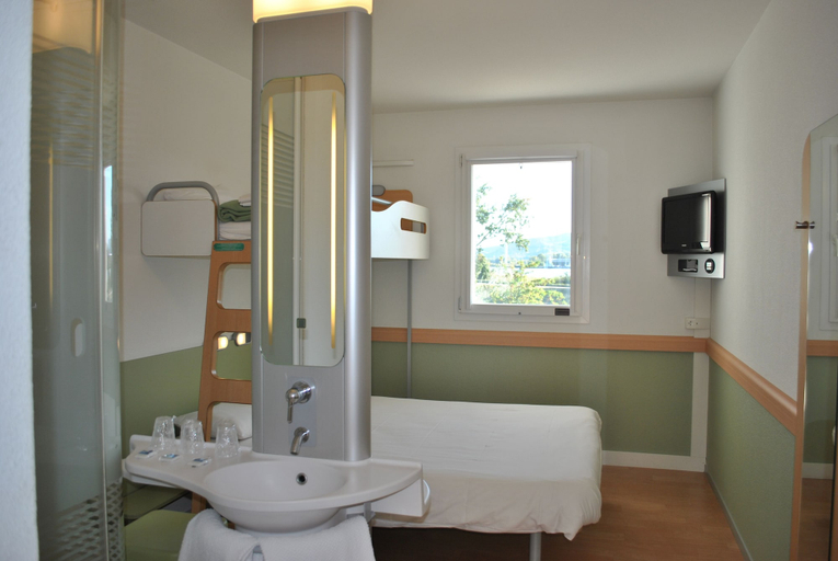 Bathroom 5, ibis budget Loriol le Pouzin, Ardèche