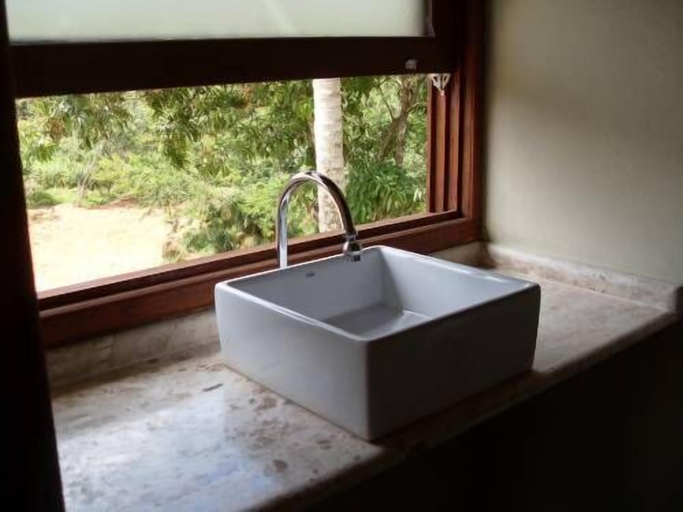 Bathroom 5, Pousada Papyrus, Tiradentes