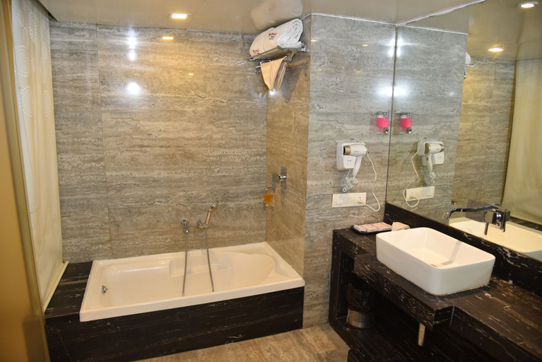 Bathroom 3, Kumar Resort by Turtle, Lonavala, Pune