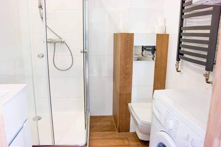 Bathroom 3, Sopot Sleeps - Sopot Suite, Sopot