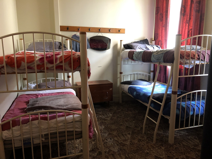 Bedroom 2, Empire Backpackers, Waitaki