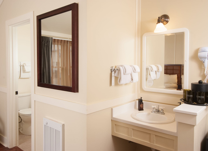 Bathroom 4, Mammoth Hot Springs & Cabins - Inside the Park, Park