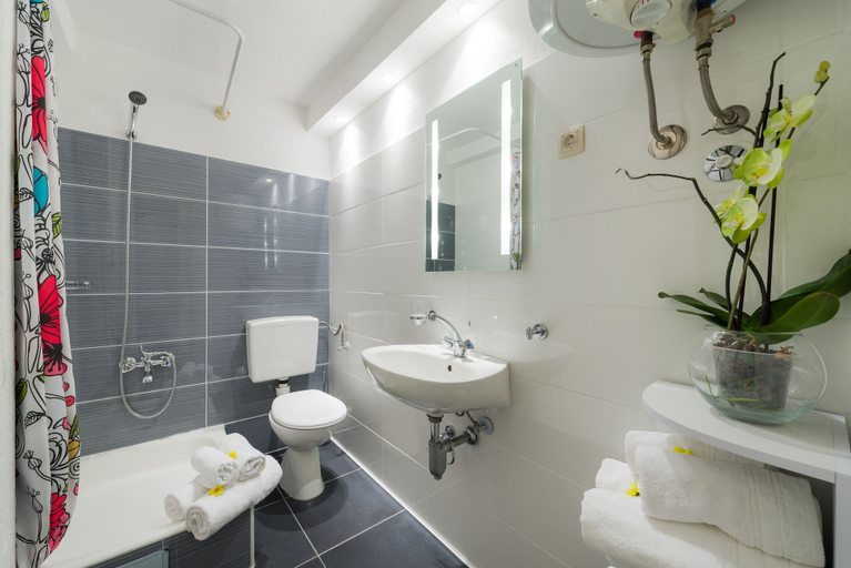 Bathroom 3, Apartments Nada, Bol