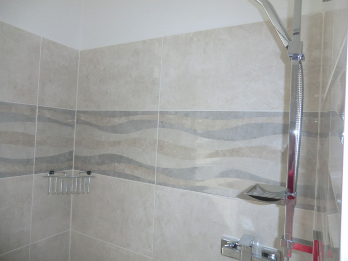 Bathroom 4, Orbis, Praha 4