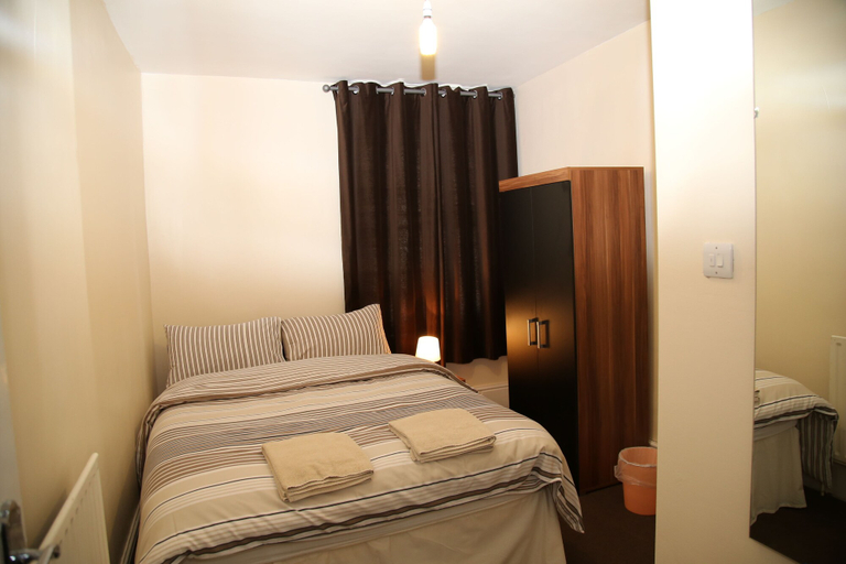 Bedroom 2, Portsmouth Inns, Portsmouth