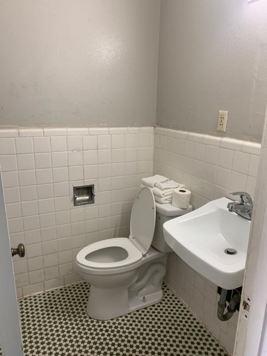 Bathroom 3, El Tejas Motel, Bexar