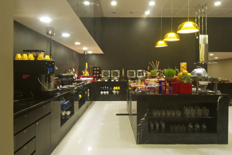 Food & Drinks 5, Keys Select by Lemon Tree Hotels, Visakhapatnam, Visakhapatnam