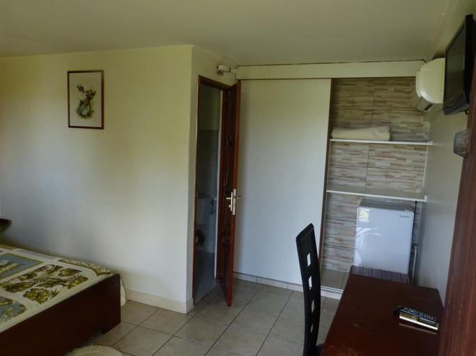 Bedroom 4, Airport Hotel, Le Lamentin