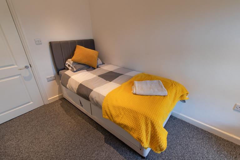 Bedroom 2, Scenic Roots, Caerphilly