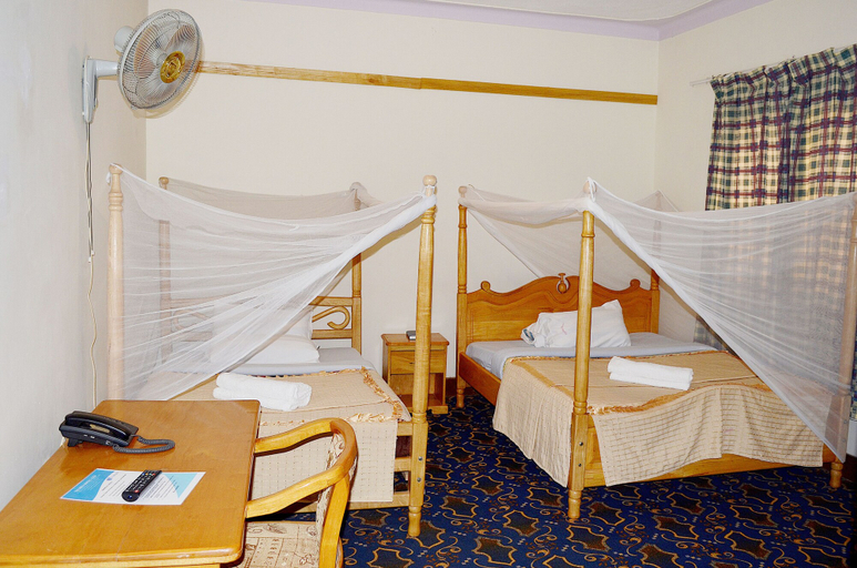 Bedroom 2, Thames Hotel, Busiiro
