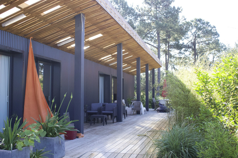 Exterior & Views