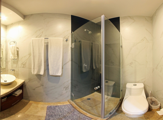 Bathroom 4, Menesse on the Beach, Cozumel